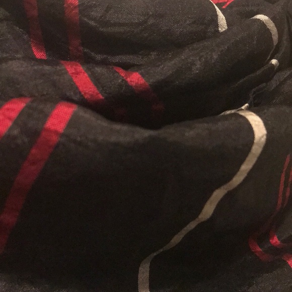 Silk long rectangular scarf with tassel ends - Picture 4 of 6